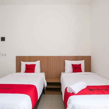 Хостел Reddoorz Syariah Near Lapangan Pancasila Simpang Lima Семаранг Экстерьер фото